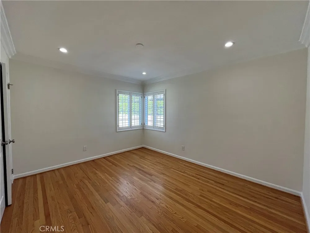 15483 Dickens Street Sherman Oaks, CA 91403