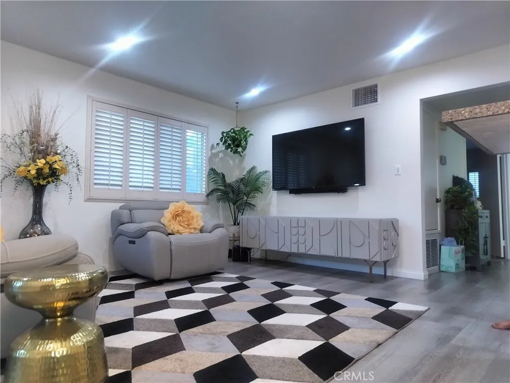 13144 Bromont Sylmar, CA 91342