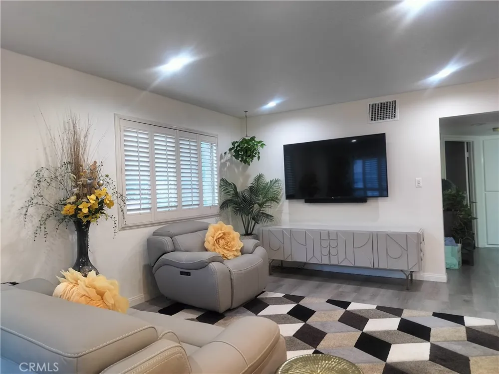 13144 Bromont Sylmar, CA 91342