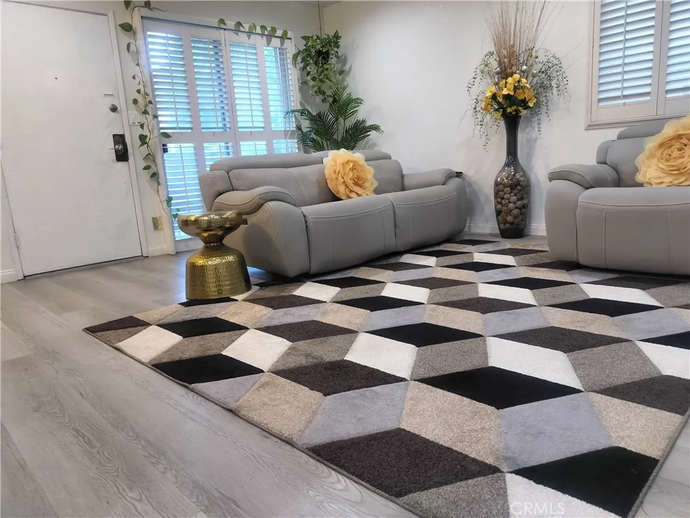 13144 Bromont Sylmar, CA 91342