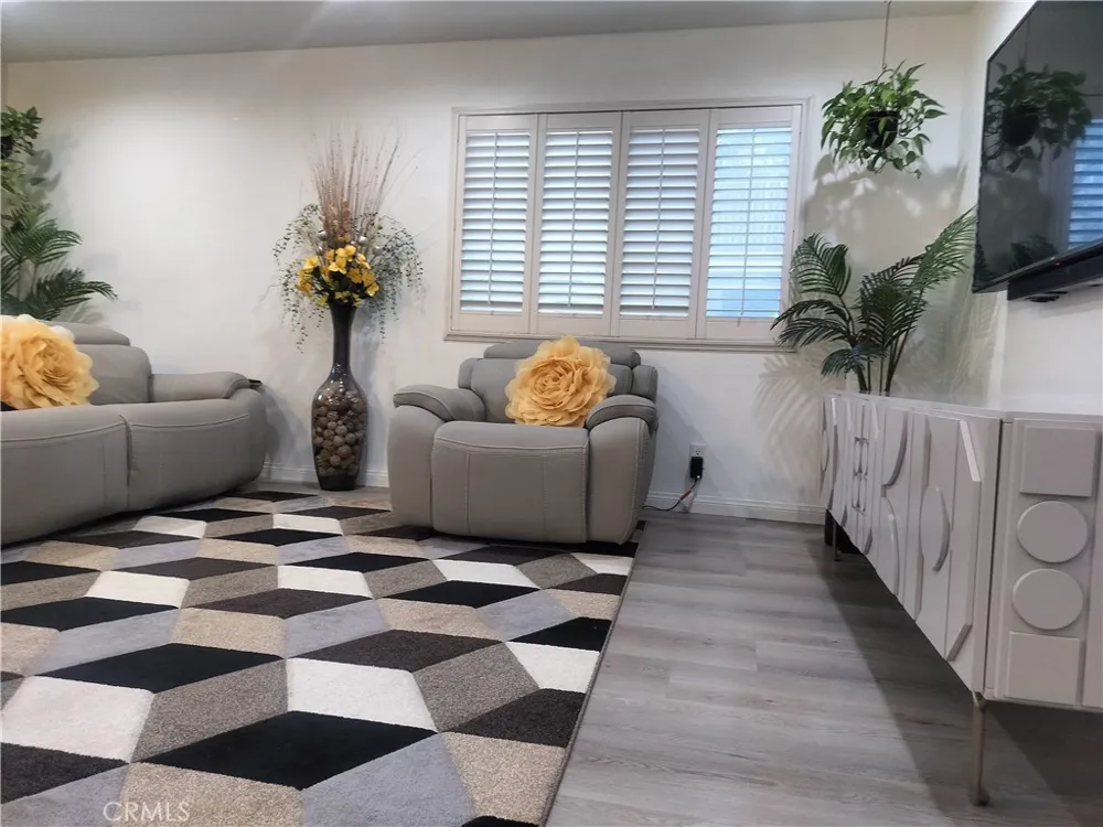 13144 Bromont Sylmar, CA 91342