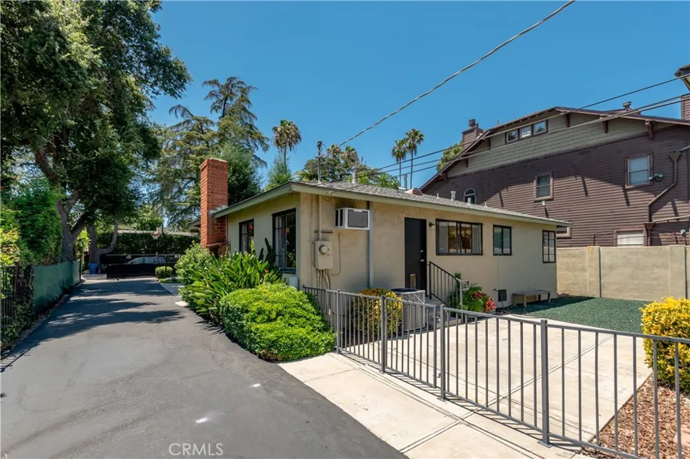 4450 Matilija Avenue Sherman Oaks, CA 91423