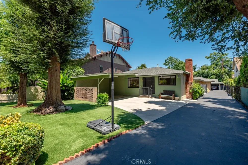 4450 Matilija Avenue Sherman Oaks, CA 91423