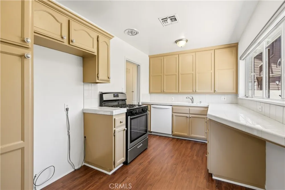 4450 Matilija Avenue Sherman Oaks, CA 91423