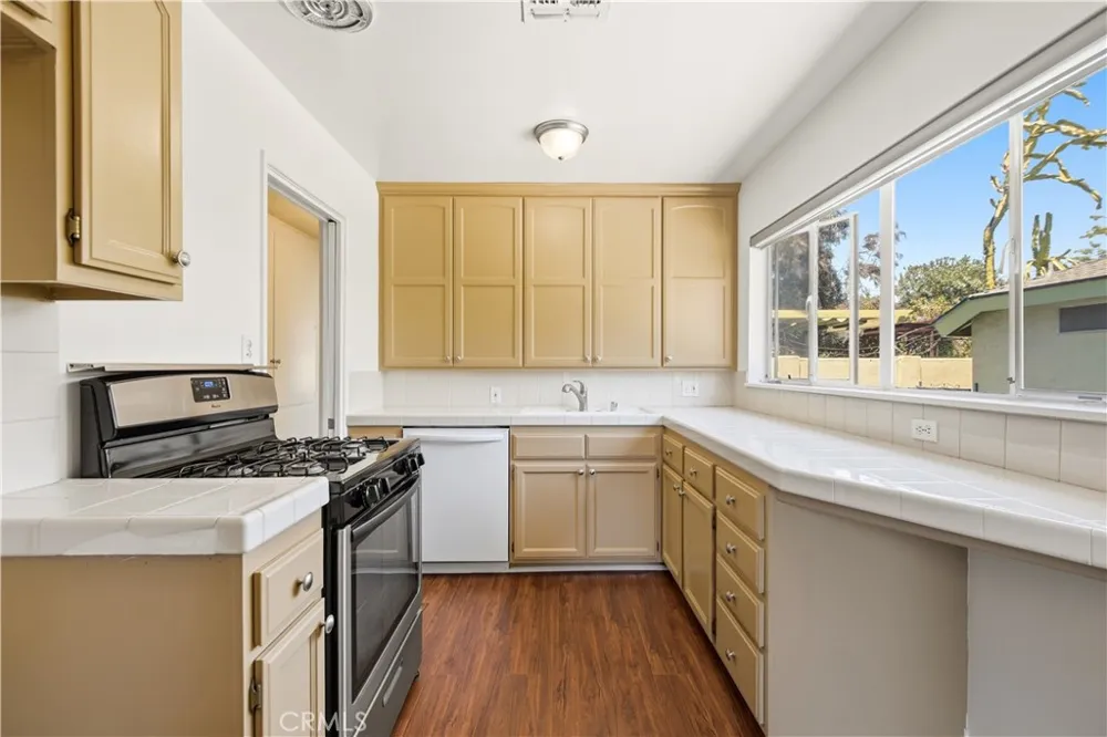 4450 Matilija Avenue Sherman Oaks, CA 91423