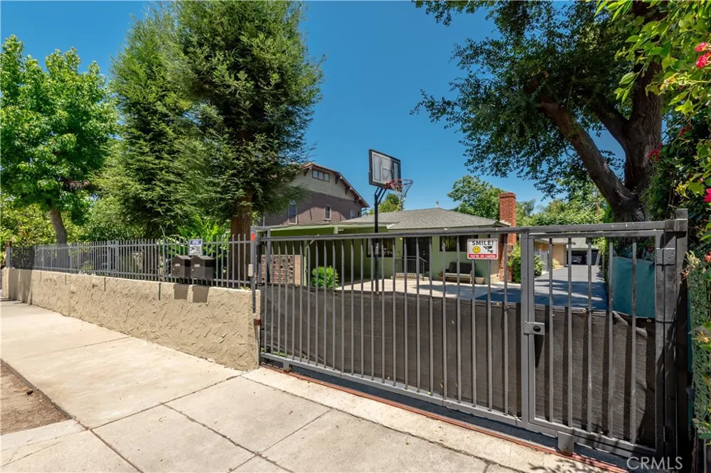 4450 Matilija Avenue Sherman Oaks, CA 91423