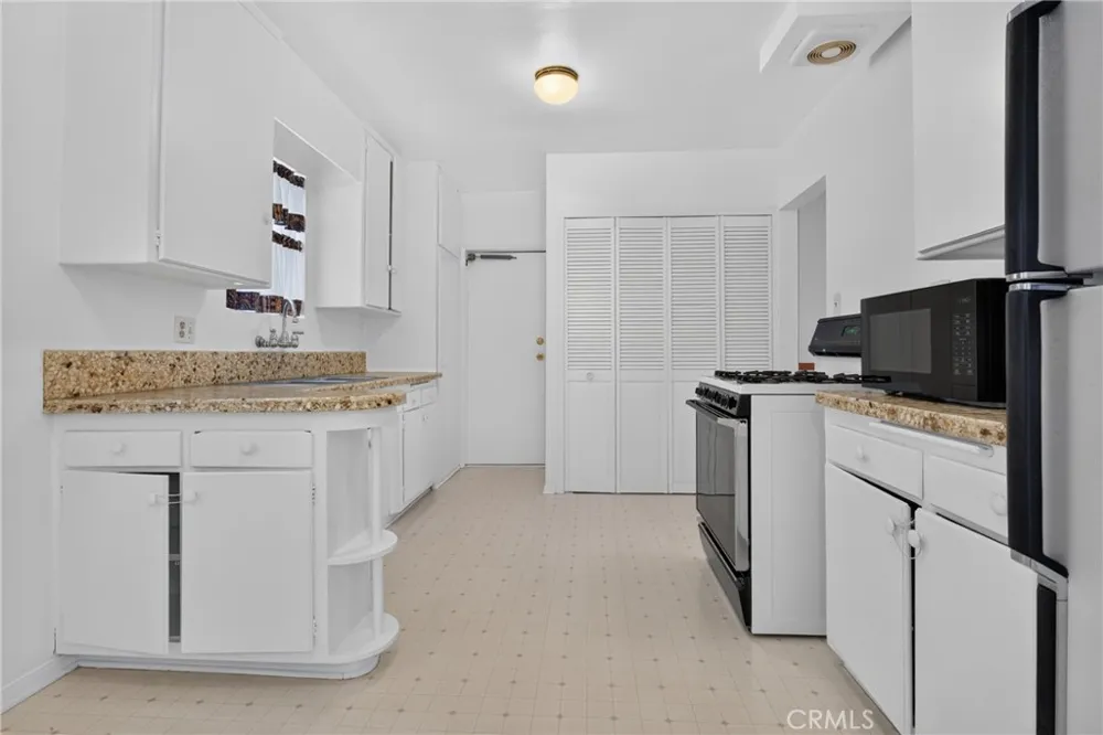 19134 Welby Reseda, CA 91335