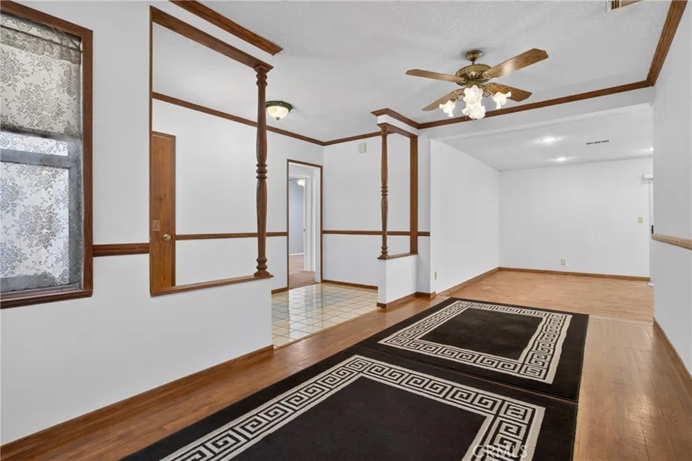 19134 Welby Reseda, CA 91335