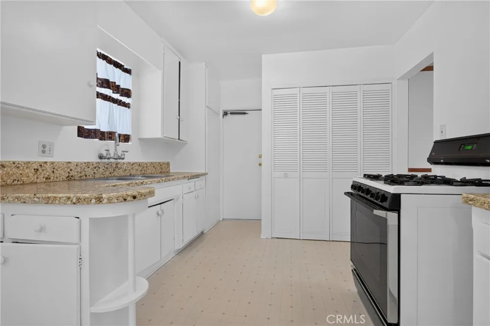 19134 Welby Reseda, CA 91335