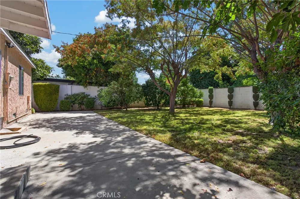19134 Welby Reseda, CA 91335