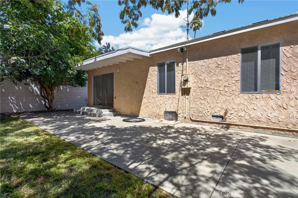 19134 Welby Reseda, CA 91335