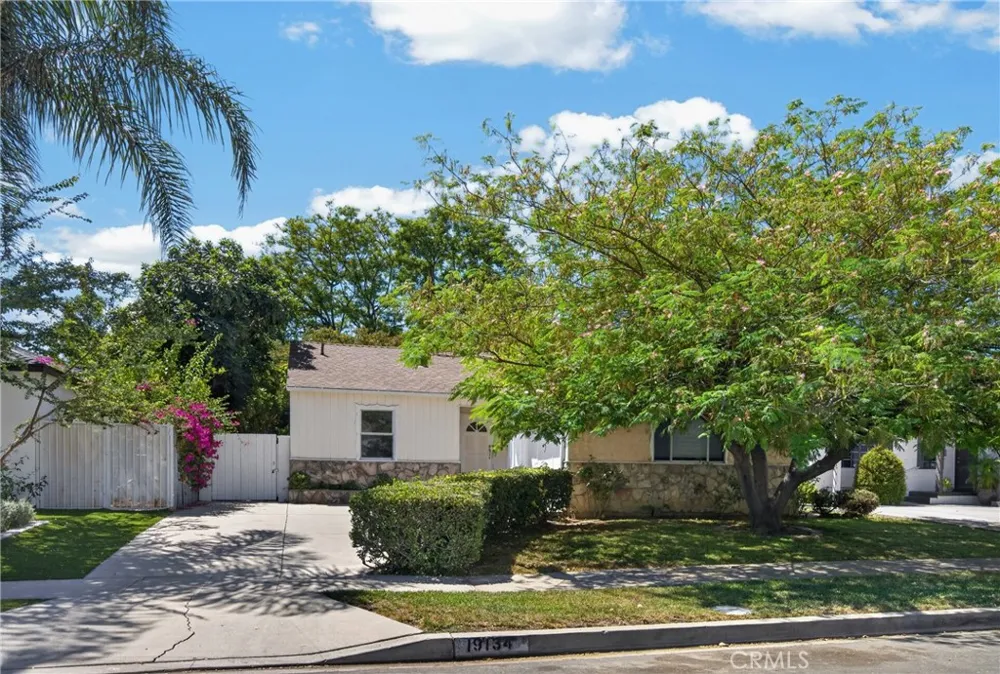 19134 Welby Reseda, CA 91335