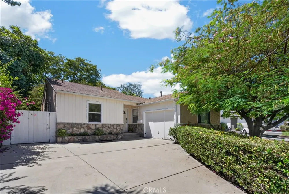19134 Welby Reseda, CA 91335