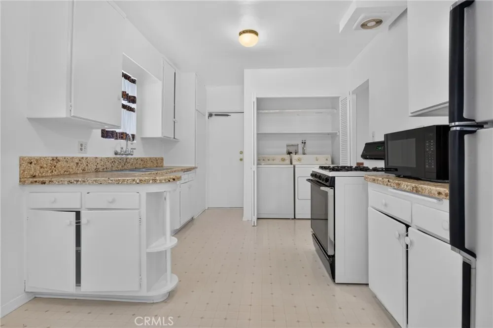 19134 Welby Reseda, CA 91335