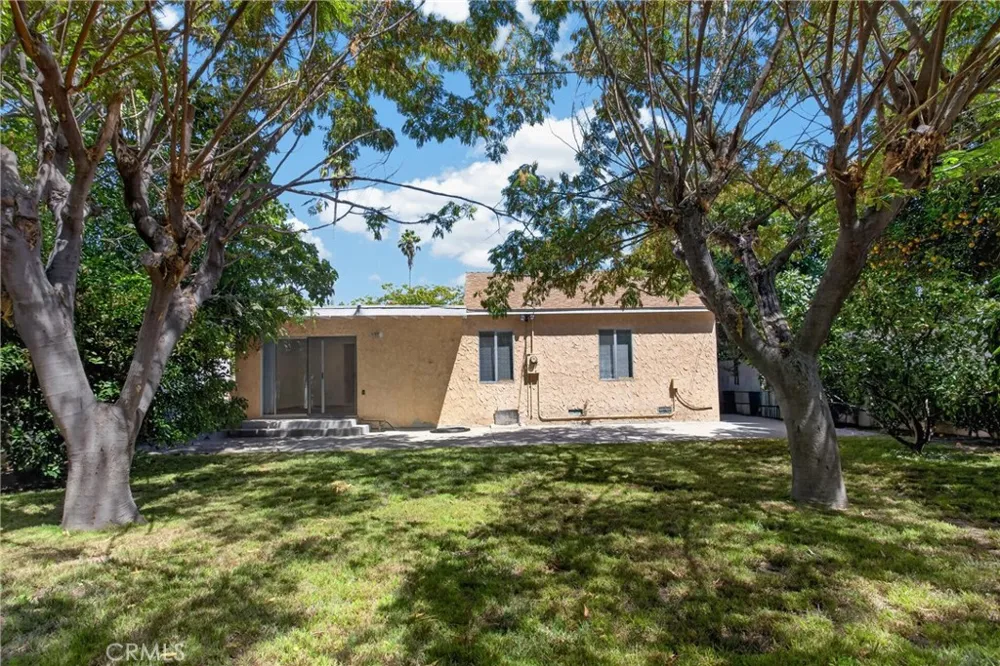 19134 Welby Reseda, CA 91335