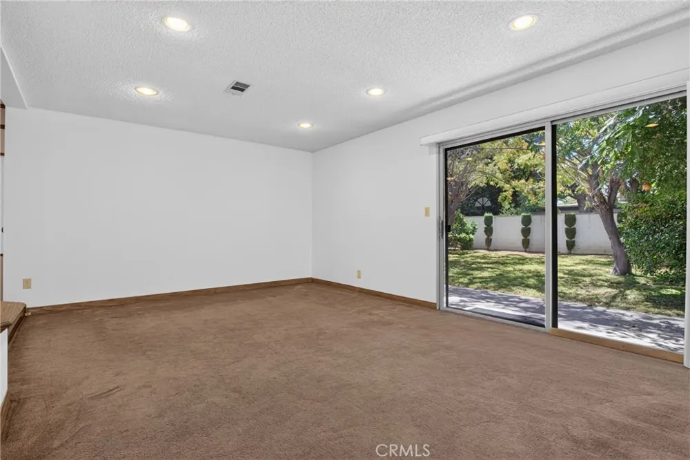 19134 Welby Reseda, CA 91335