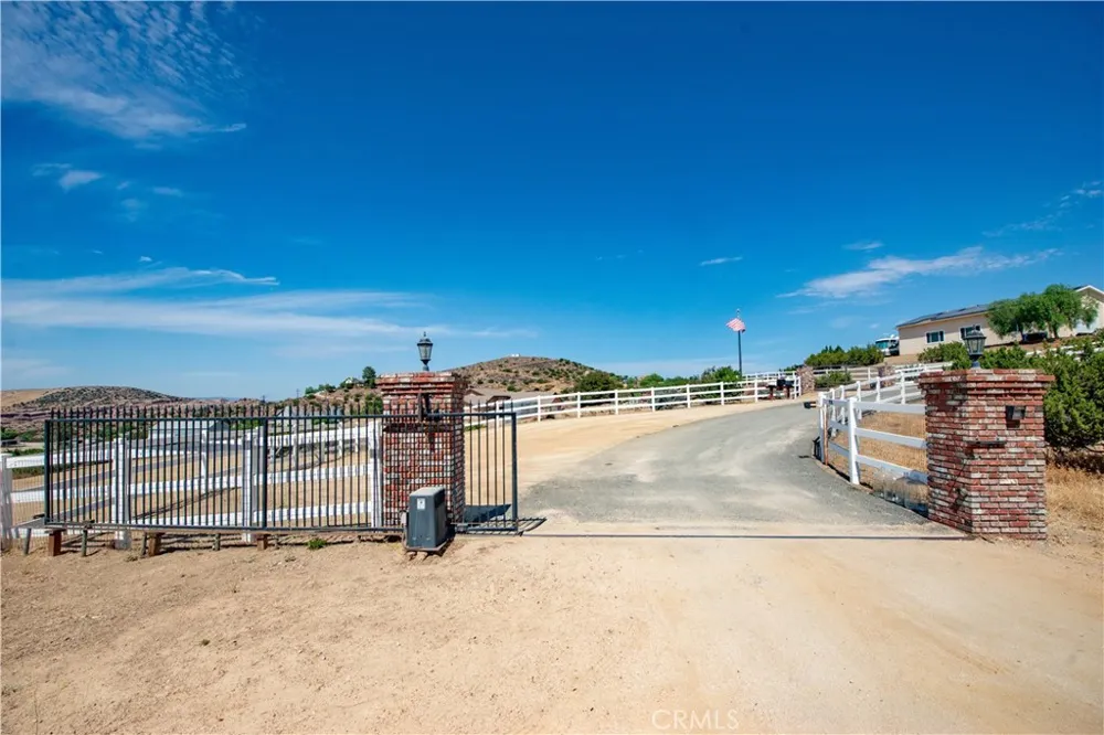 9726 Escondido Canyon Agua Dulce, CA 91390