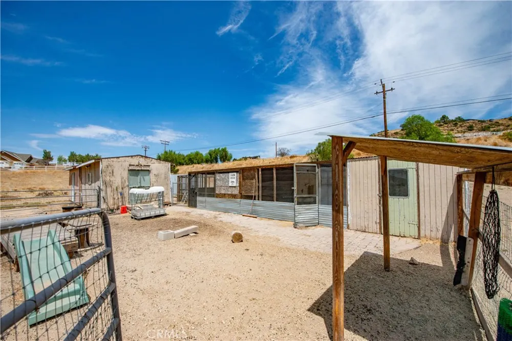 9726 Escondido Canyon Agua Dulce, CA 91390