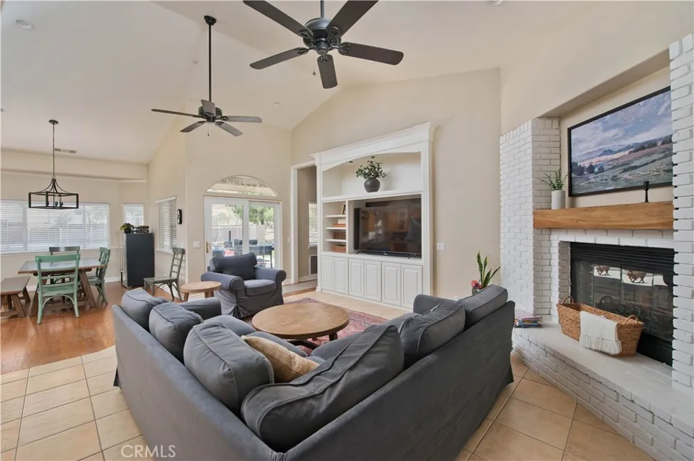 9726 Escondido Canyon Agua Dulce, CA 91390