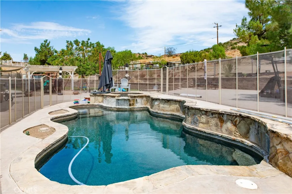9726 Escondido Canyon Agua Dulce, CA 91390
