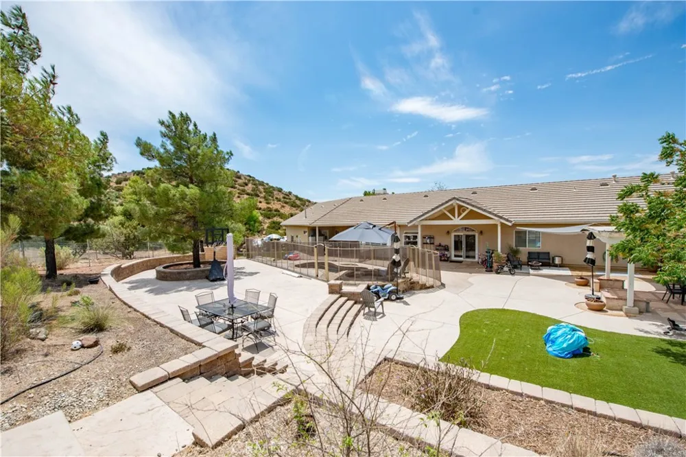 9726 Escondido Canyon Agua Dulce, CA 91390