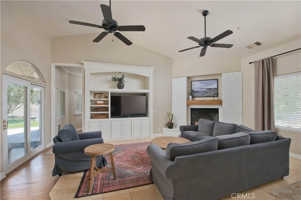 9726 Escondido Canyon Agua Dulce, CA 91390