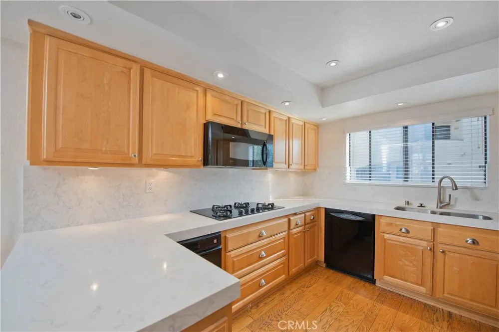 5757 Owensmouth Avenue #20 Woodland Hills, CA 91367