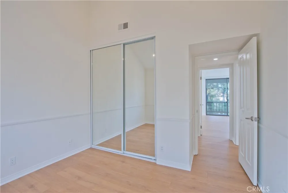 5757 Owensmouth Avenue #20 Woodland Hills, CA 91367