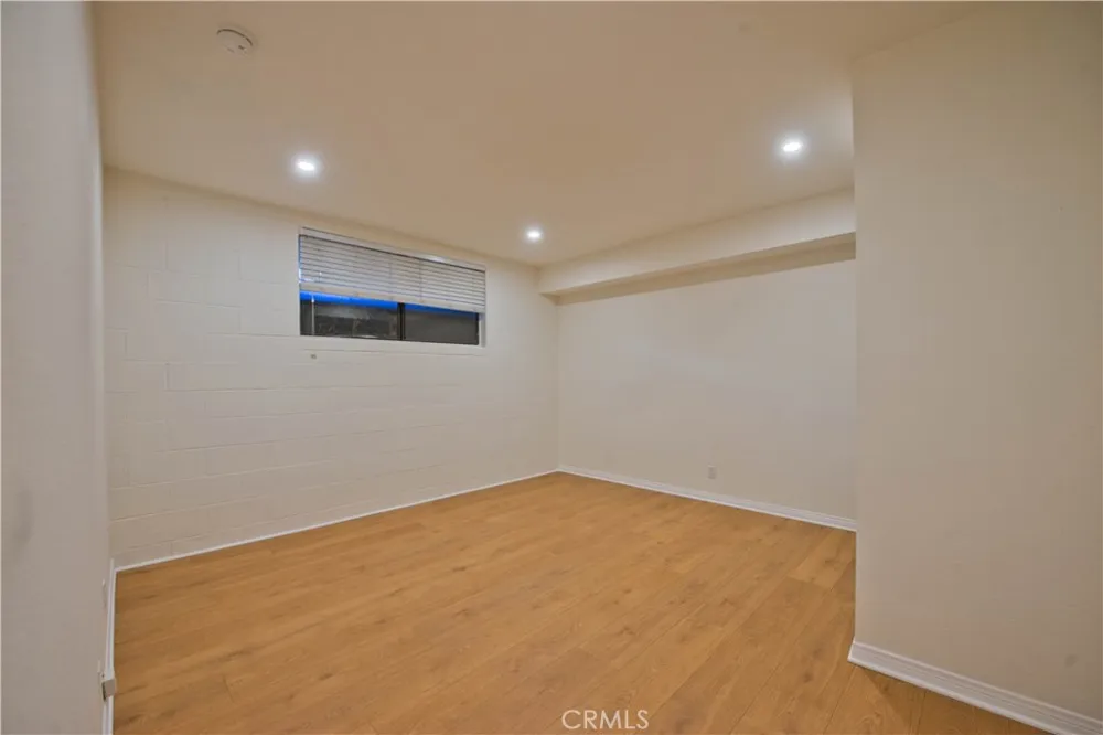 5757 Owensmouth Avenue #20 Woodland Hills, CA 91367