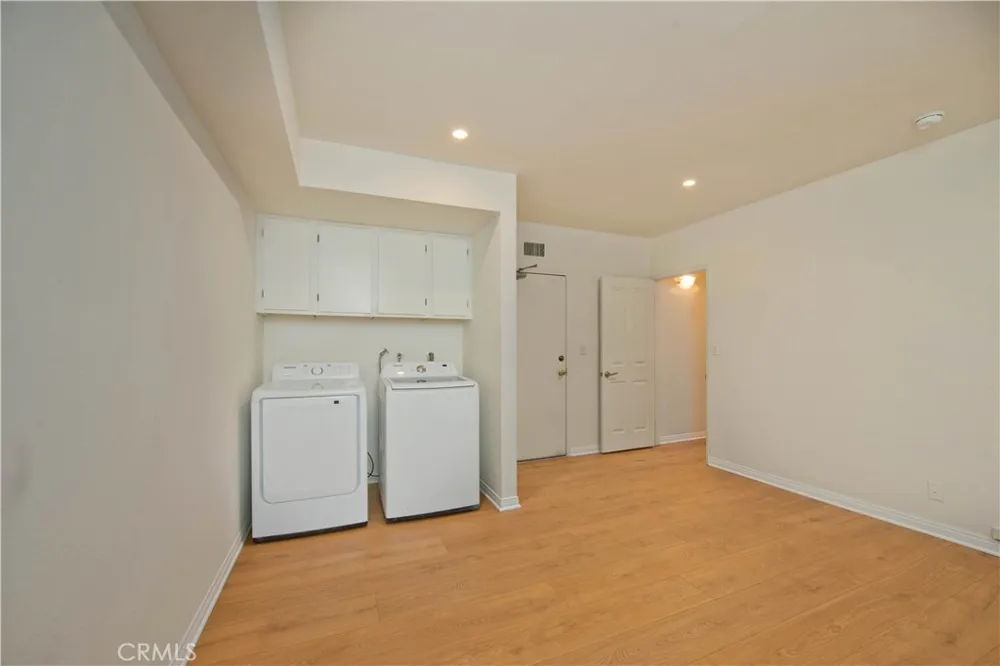 5757 Owensmouth Avenue #20 Woodland Hills, CA 91367