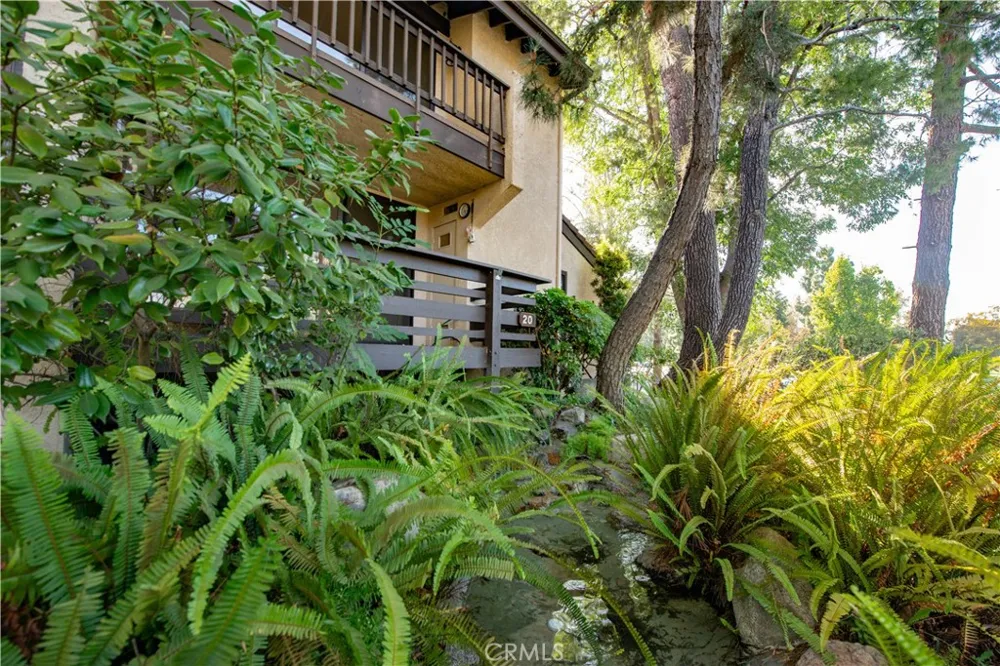 5757 Owensmouth Avenue #20 Woodland Hills, CA 91367