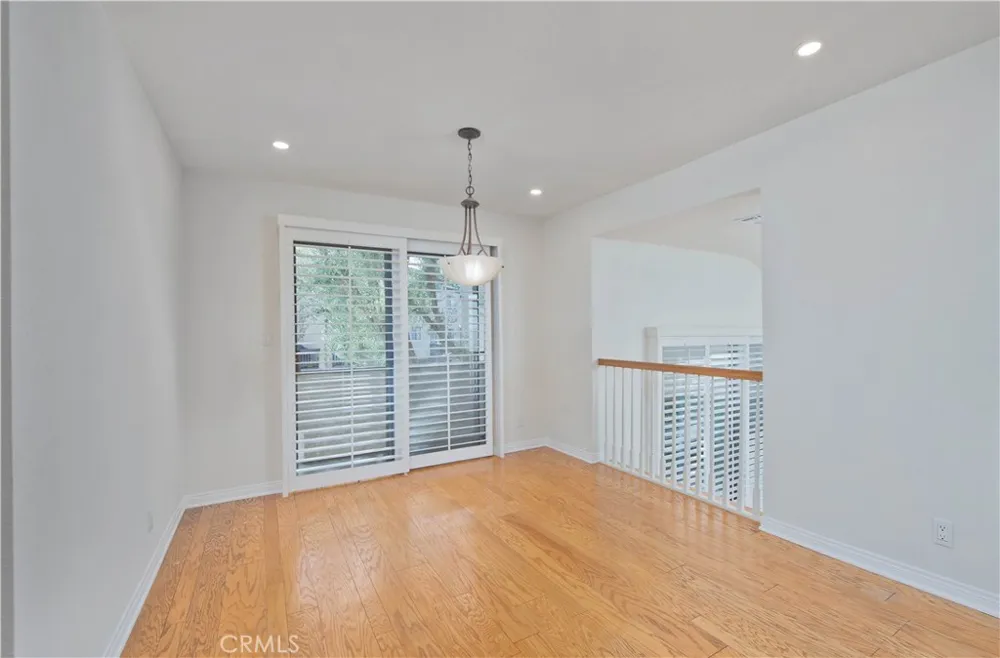 5757 Owensmouth Avenue #20 Woodland Hills, CA 91367