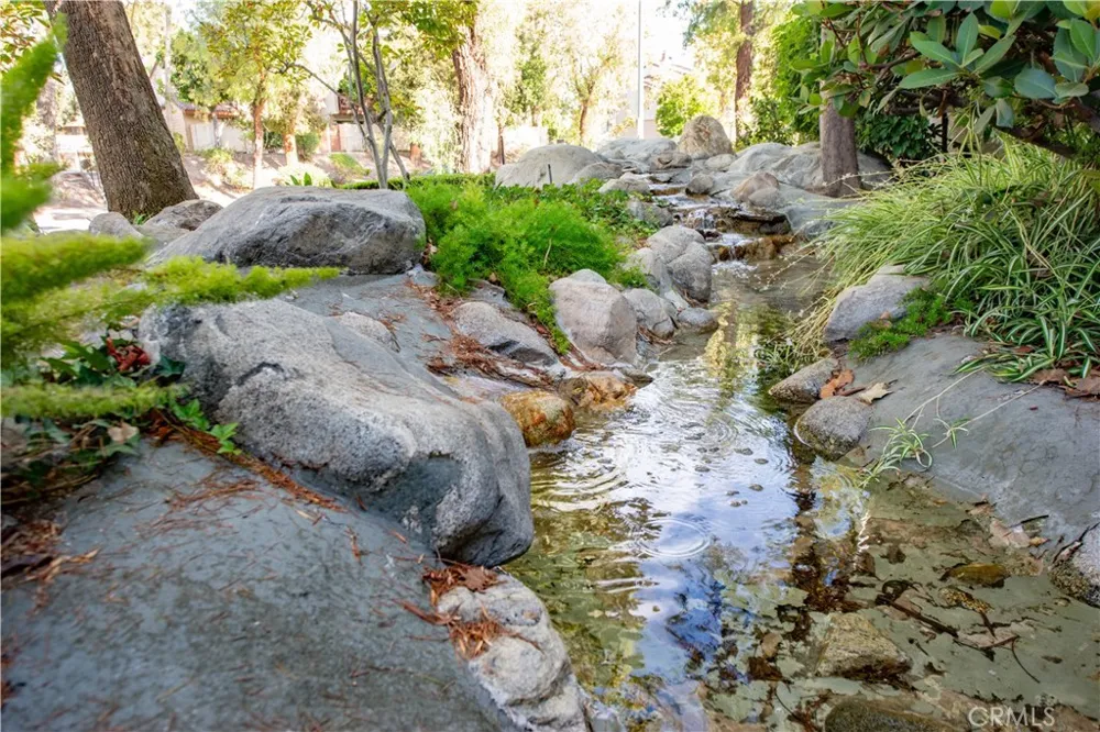 5757 Owensmouth Avenue #20 Woodland Hills, CA 91367