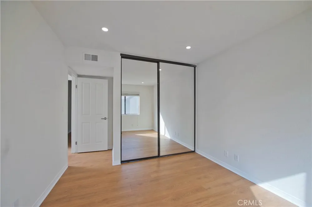 5757 Owensmouth Avenue #20 Woodland Hills, CA 91367