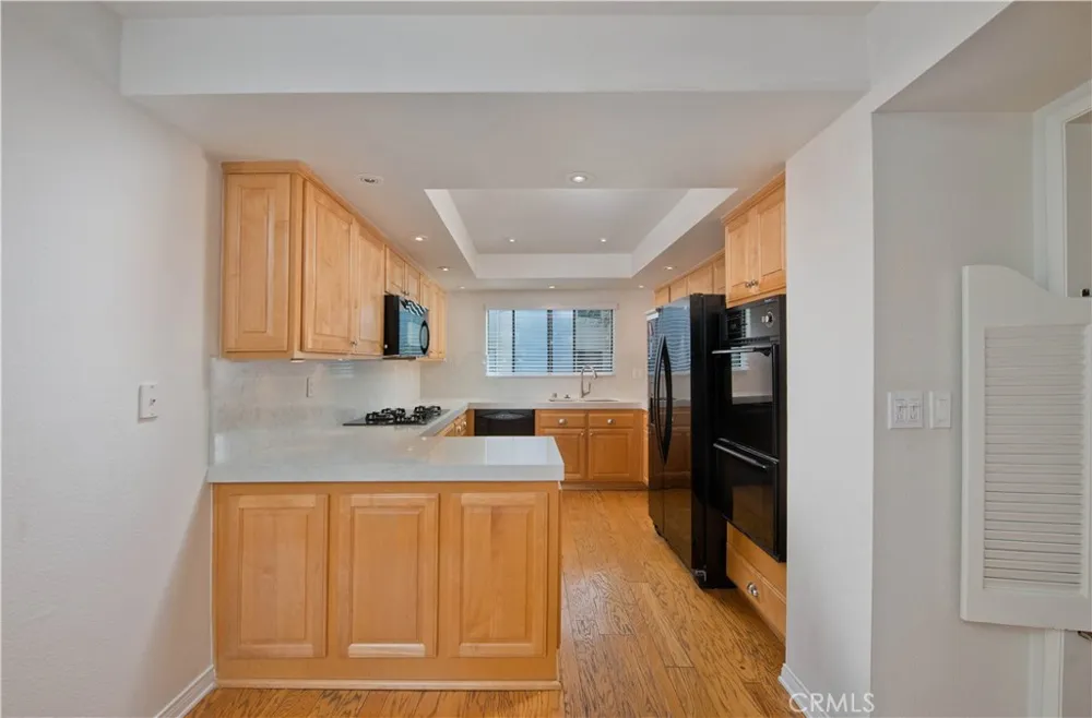 5757 Owensmouth Avenue #20 Woodland Hills, CA 91367