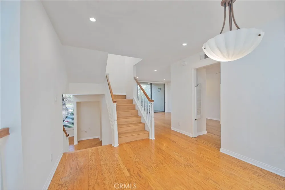 5757 Owensmouth Avenue #20 Woodland Hills, CA 91367