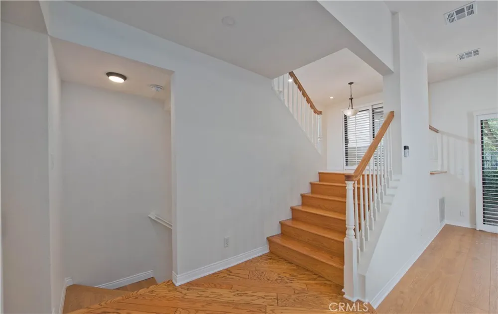5757 Owensmouth Avenue #20 Woodland Hills, CA 91367