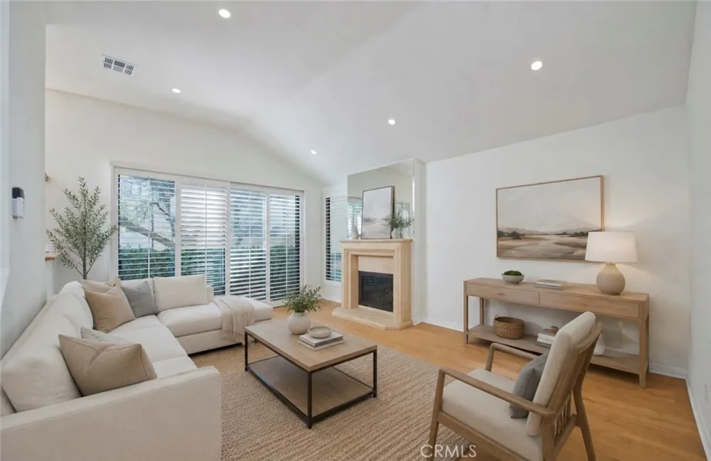 5757 Owensmouth Avenue #20 Woodland Hills, CA 91367