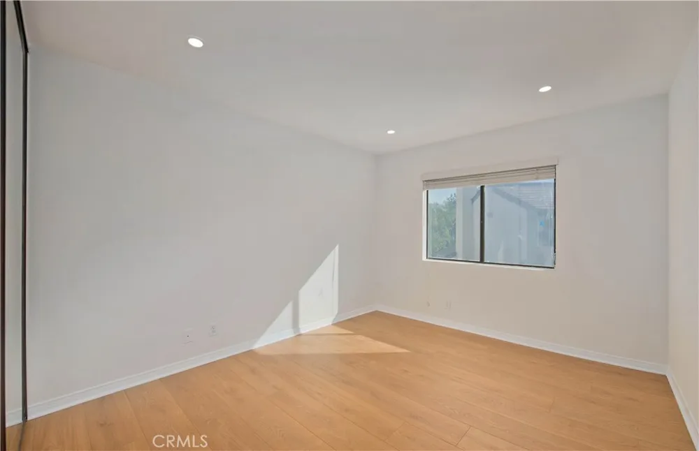 5757 Owensmouth Avenue #20 Woodland Hills, CA 91367