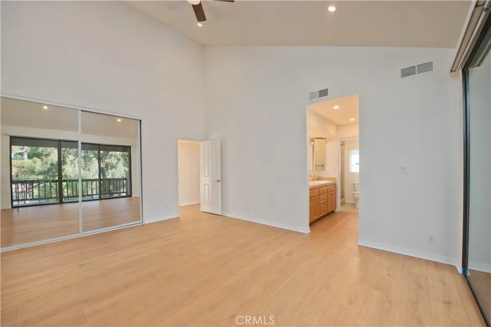 5757 Owensmouth Avenue #20 Woodland Hills, CA 91367