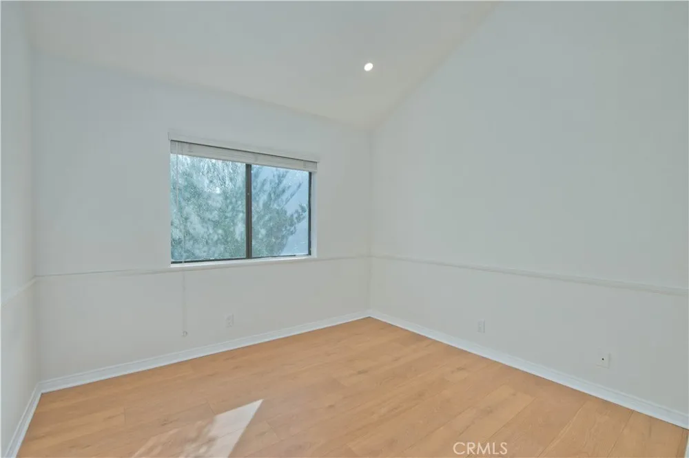5757 Owensmouth Avenue #20 Woodland Hills, CA 91367