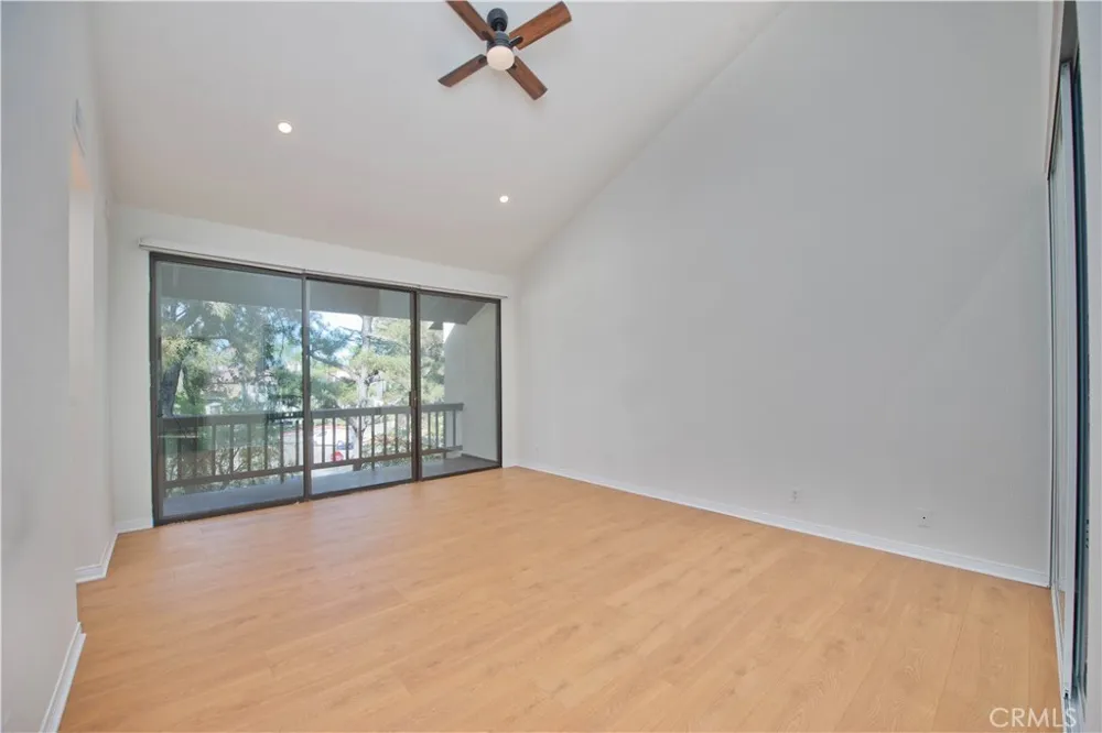 5757 Owensmouth Avenue #20 Woodland Hills, CA 91367
