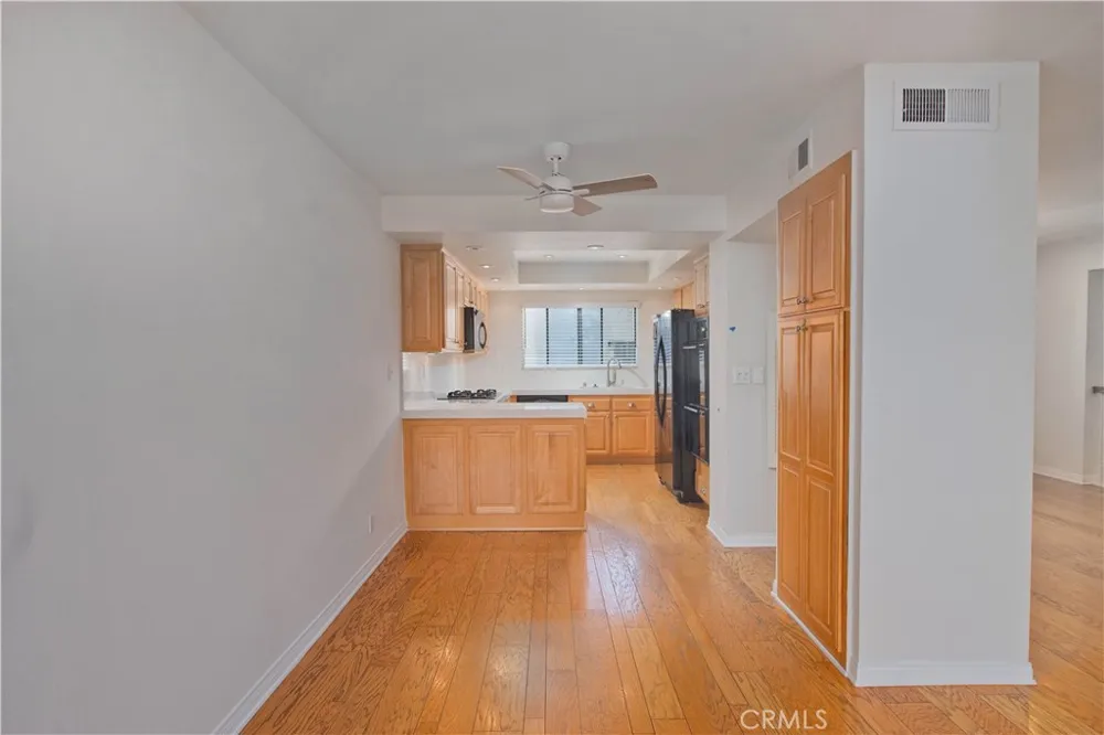 5757 Owensmouth Avenue #20 Woodland Hills, CA 91367