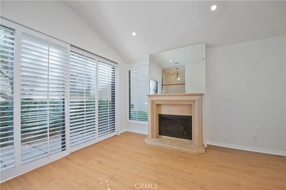 5757 Owensmouth Avenue #20 Woodland Hills, CA 91367