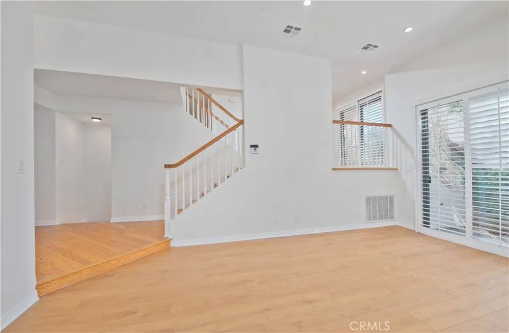 5757 Owensmouth Avenue #20 Woodland Hills, CA 91367
