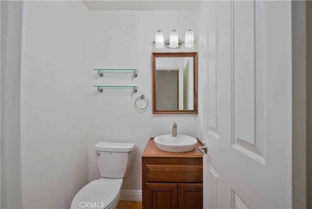 5757 Owensmouth Avenue #20 Woodland Hills, CA 91367