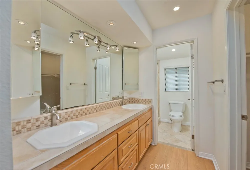 5757 Owensmouth Avenue #20 Woodland Hills, CA 91367