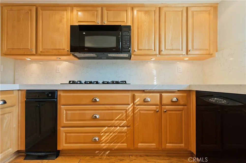 5757 Owensmouth Avenue #20 Woodland Hills, CA 91367