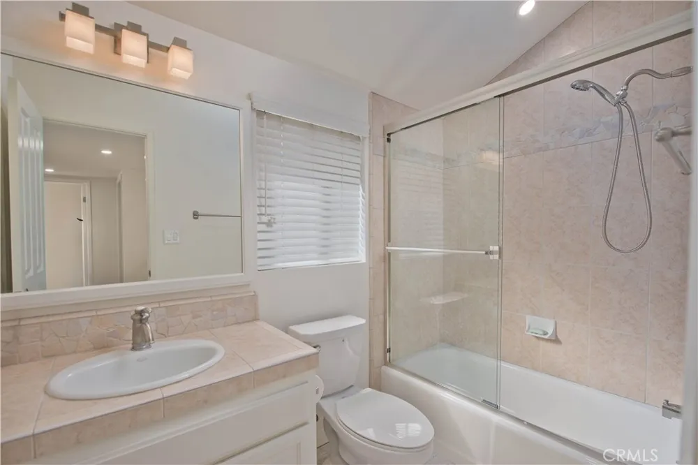 5757 Owensmouth Avenue #20 Woodland Hills, CA 91367