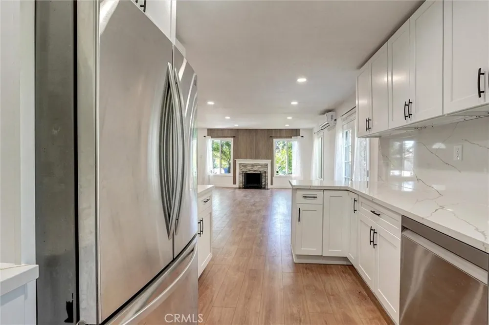 19549 Schoolcraft Reseda, CA 91335